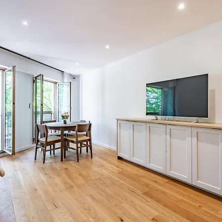 La Des Ternes Lägenhet